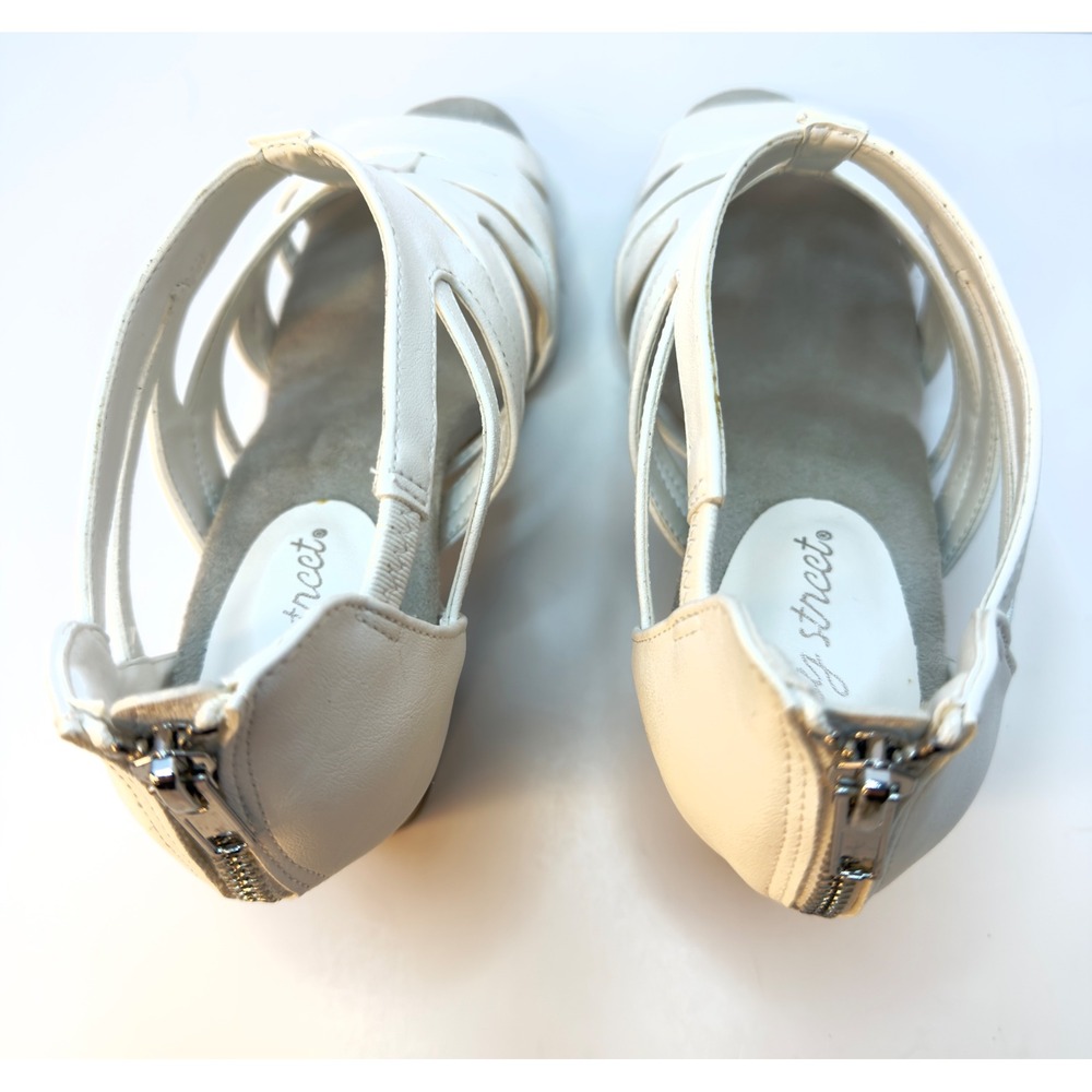 Easy Street Amaze Sandals Heels White Size 8.5W NWT/BOX - Picture 7 of 7